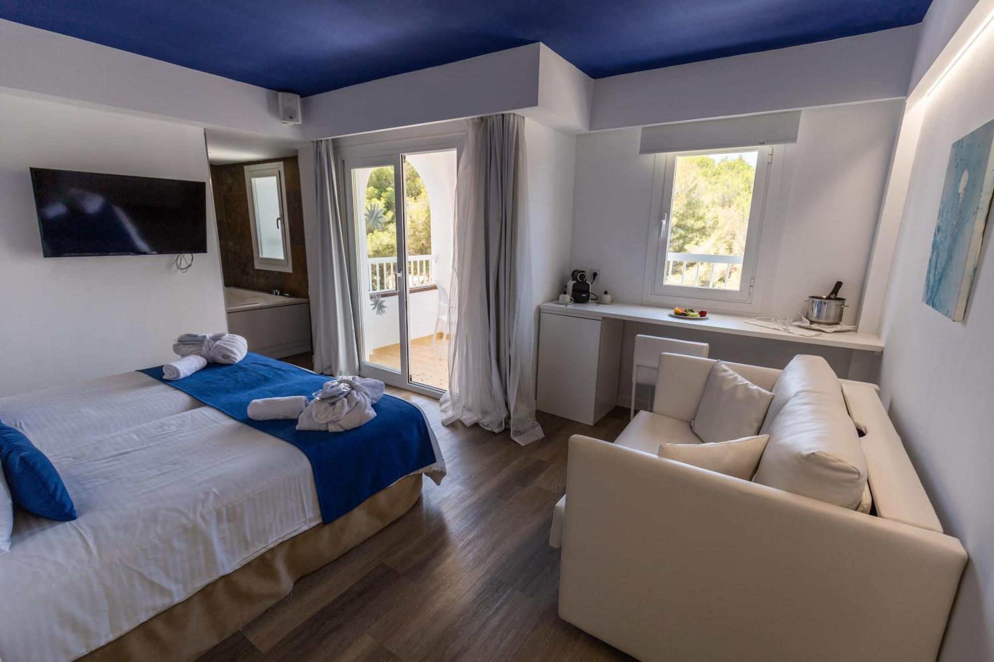 Bq (adults Only) 4*